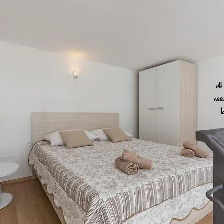 Pomet Apartment *